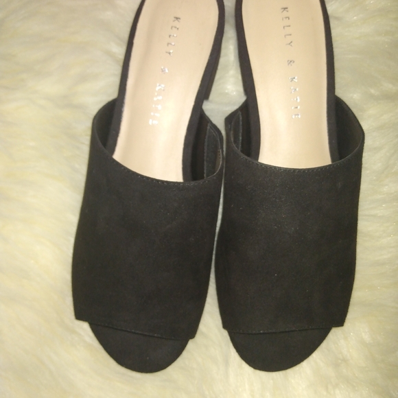 Kellie and Katie Size 7 Shoes - Picture 3 of 11